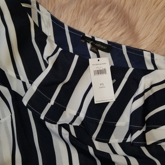 💕Banana Republic One Shoulder Ruffled Top💕 - Picture 7 of 8